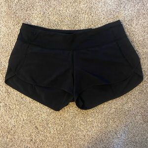 lululemon black 2.5” speed up shorts size 6